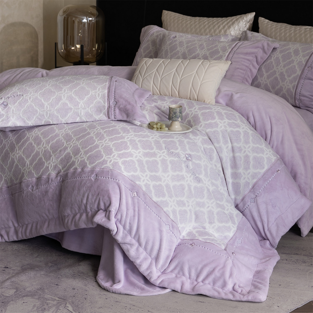 91家纺网 家纺一手货源 找家纺 鼎飞家纺 2025新款雕花牛奶绒四件套--伊芙琳系列 伊芙琳-紫