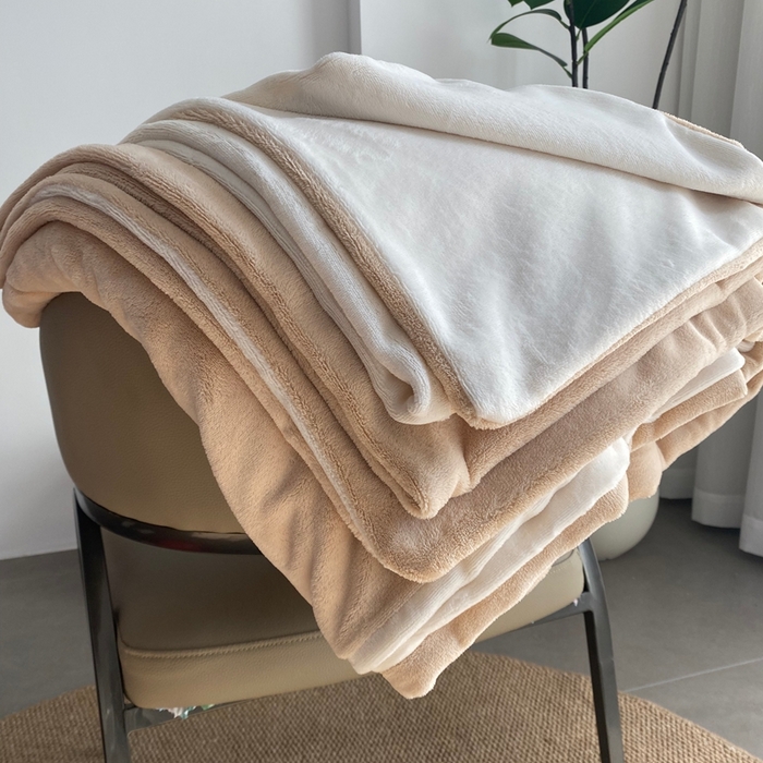 91家纺网 家纺一手货源 找家纺 佳笠家居 2025年新款250g全消光牛奶绒单被套 咖拼白