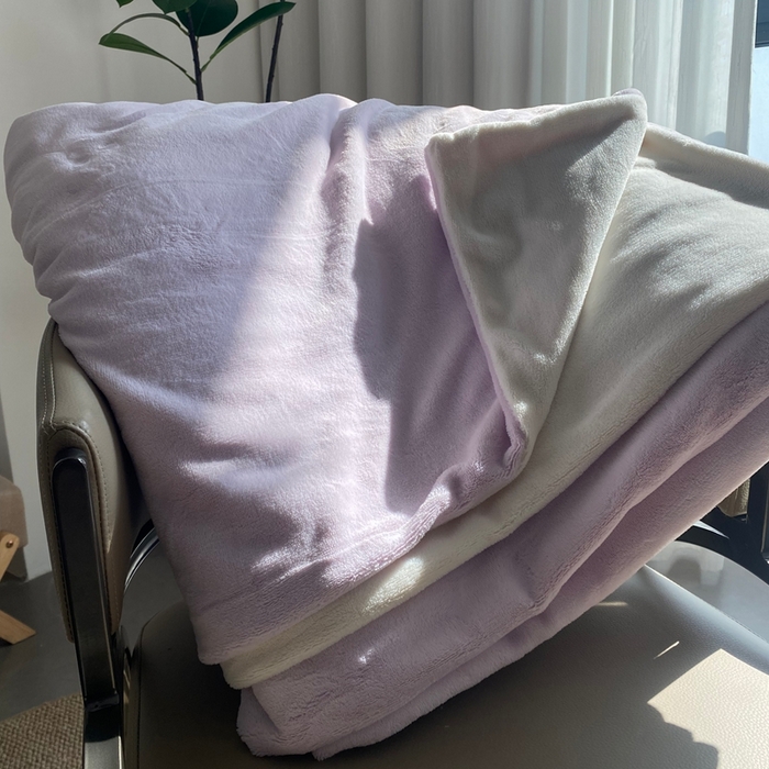 91家纺网 家纺一手货源 找家纺 佳笠家居 2025年新款250g全消光牛奶绒单被套 紫拼白