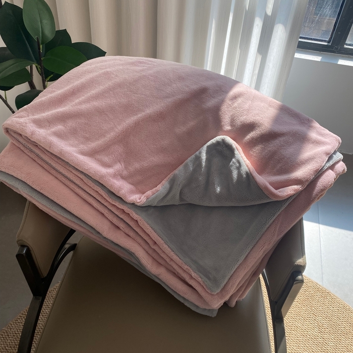 91家纺网 家纺一手货源 找家纺 佳笠家居 2025年新款250g全消光牛奶绒单被套 粉拼灰