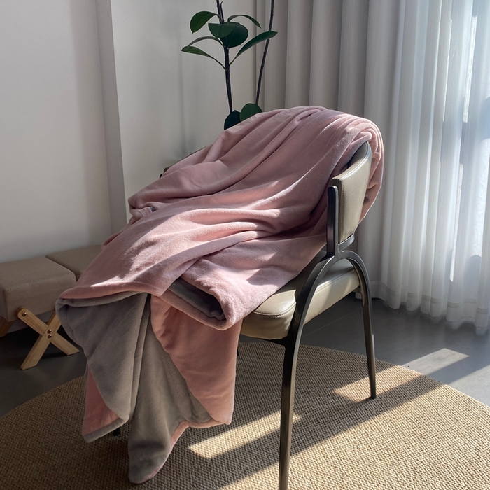 91家纺网 家纺一手货源 找家纺 佳笠家居 2025年新款250g全消光牛奶绒单被套 粉拼灰