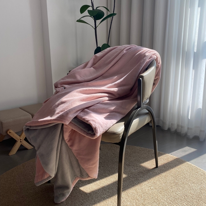 91家纺网 家纺一手货源 找家纺 佳笠家居 2025年新款250g全消光牛奶绒单被套 粉拼灰