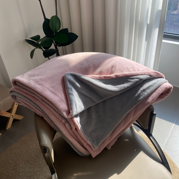 91家纺网 家纺一手货源 找家纺 佳笠家居 2025年新款250g全消光牛奶绒单被套 粉拼灰