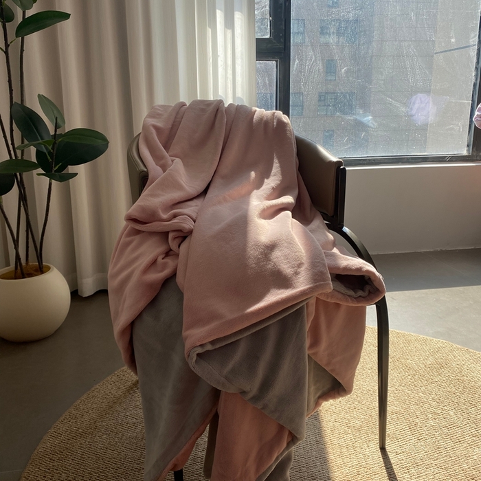 91家纺网 家纺一手货源 找家纺 佳笠家居 2025年新款250g全消光牛奶绒单被套 粉拼灰