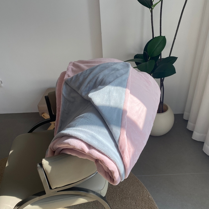 91家纺网 家纺一手货源 找家纺 佳笠家居 2025年新款250g全消光牛奶绒单被套 粉拼灰