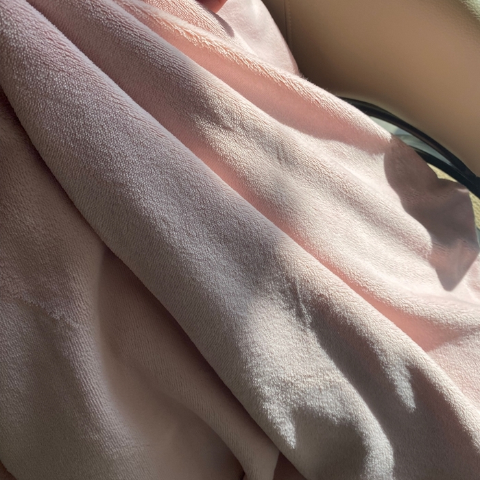 91家纺网 家纺一手货源 找家纺 佳笠家居 2025年新款250g全消光牛奶绒单被套 粉拼灰