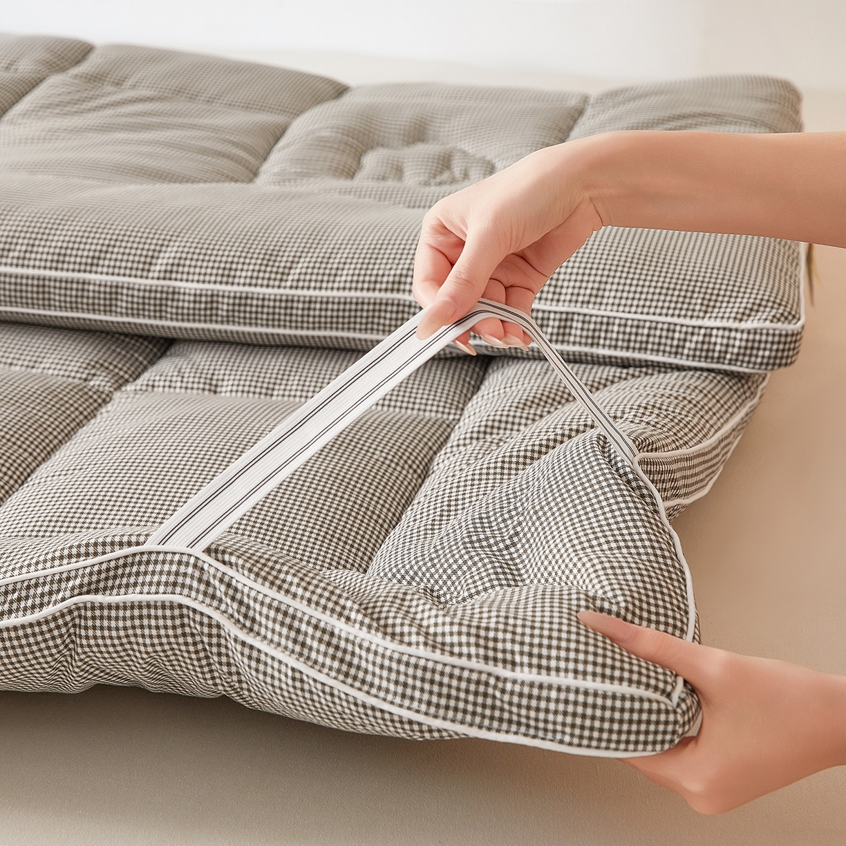 91家纺网 家纺一手货源 找家纺 魅图家纺 2025新款水洗棉新疆棉花床垫床褥-小格系列 小格-咖