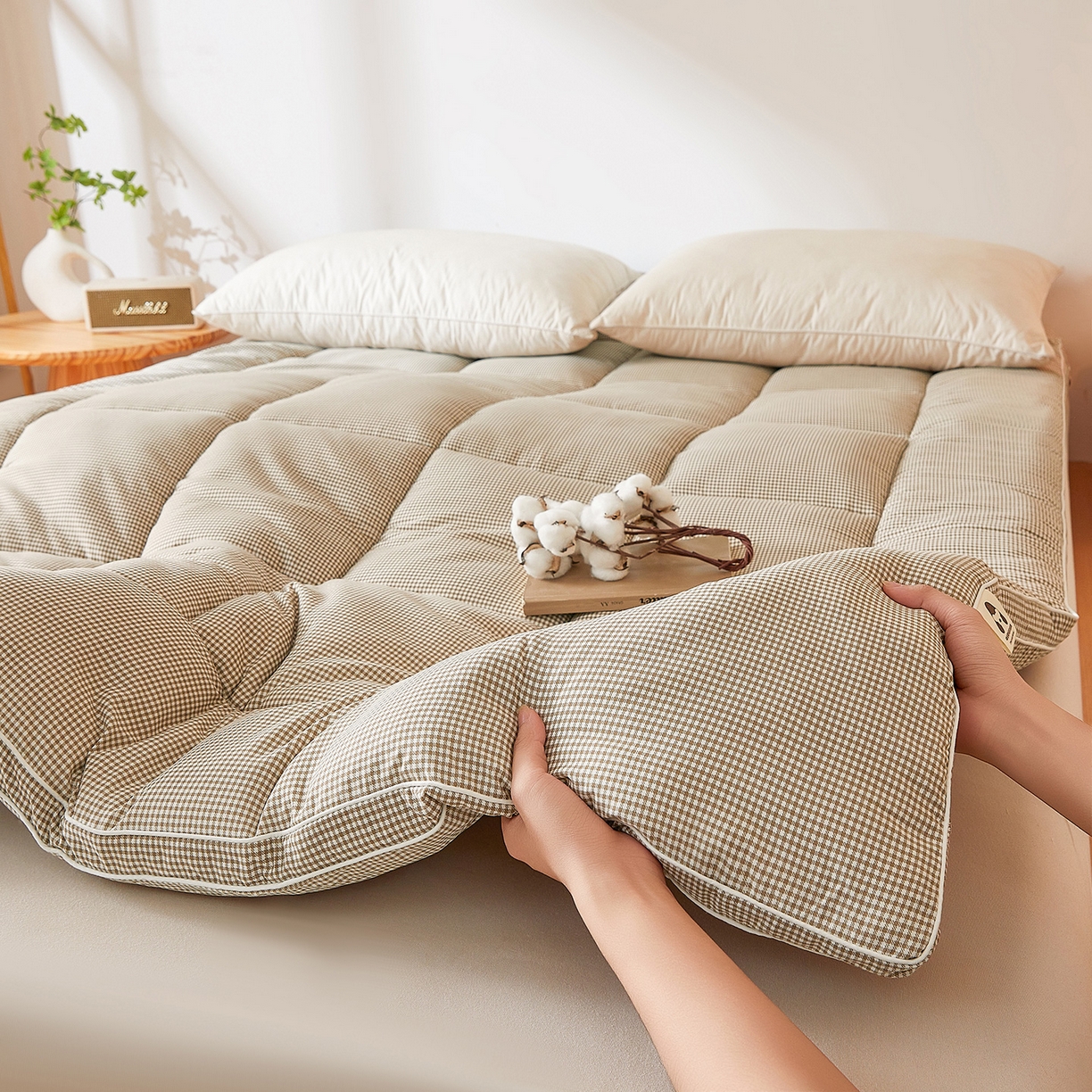 91家纺网 家纺一手货源 找家纺 魅图家纺 2025新款水洗棉新疆棉花床垫床褥-小格系列 小格-卡其