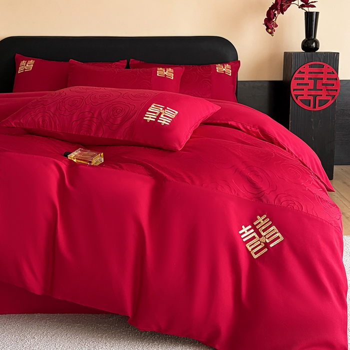 91家纺网 家纺一手货源 找家纺 置顶家纺 2025新款亲肤提花玫瑰婚庆四件套 浪漫几何-大红