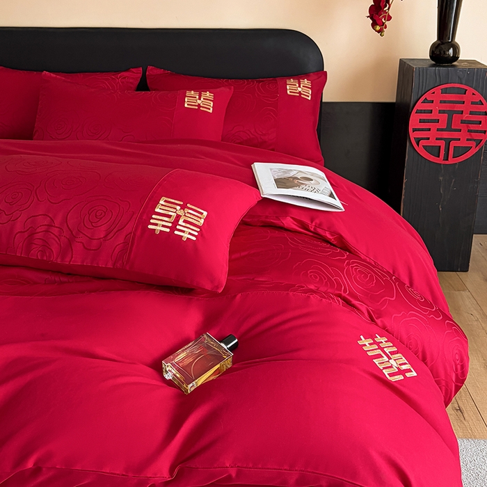 91家纺网 家纺一手货源 找家纺 置顶家纺 2025新款亲肤提花玫瑰婚庆四件套 浪漫几何-大红