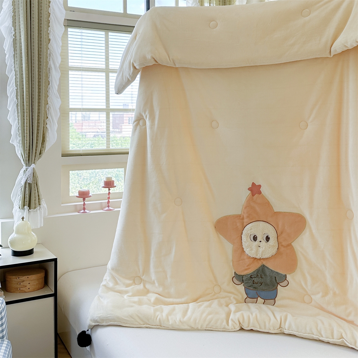 91家纺网 家纺一手货源 找家纺 暖生活 2025新款立体牛奶绒小毛球系列秋冬被被子被芯 星星宝贝