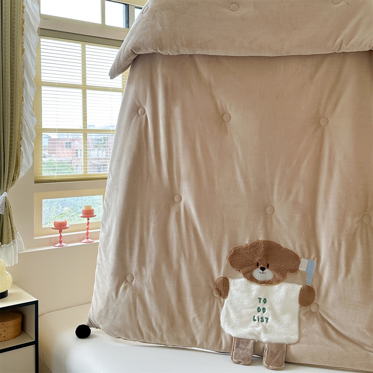 91家纺网 家纺一手货源 找家纺 暖生活 2025新款立体牛奶绒小毛球系列秋冬被被子被芯 牙刷小熊