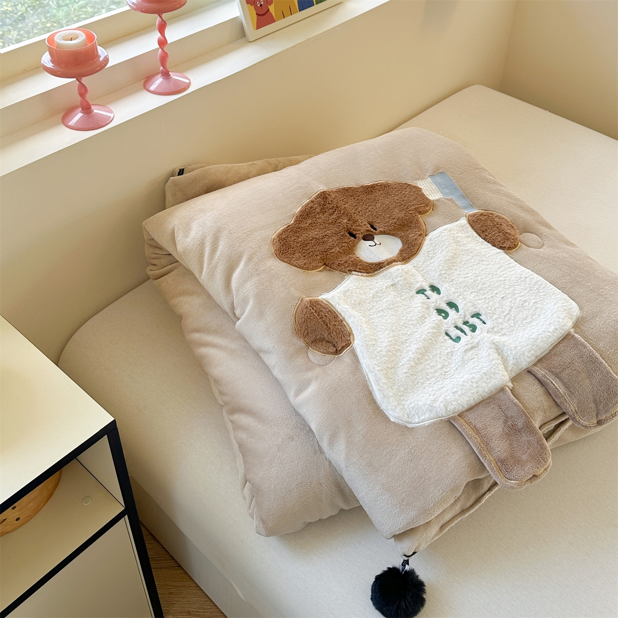 91家纺网 家纺一手货源 找家纺 暖生活 2025新款立体牛奶绒小毛球系列秋冬被被子被芯 牙刷小熊