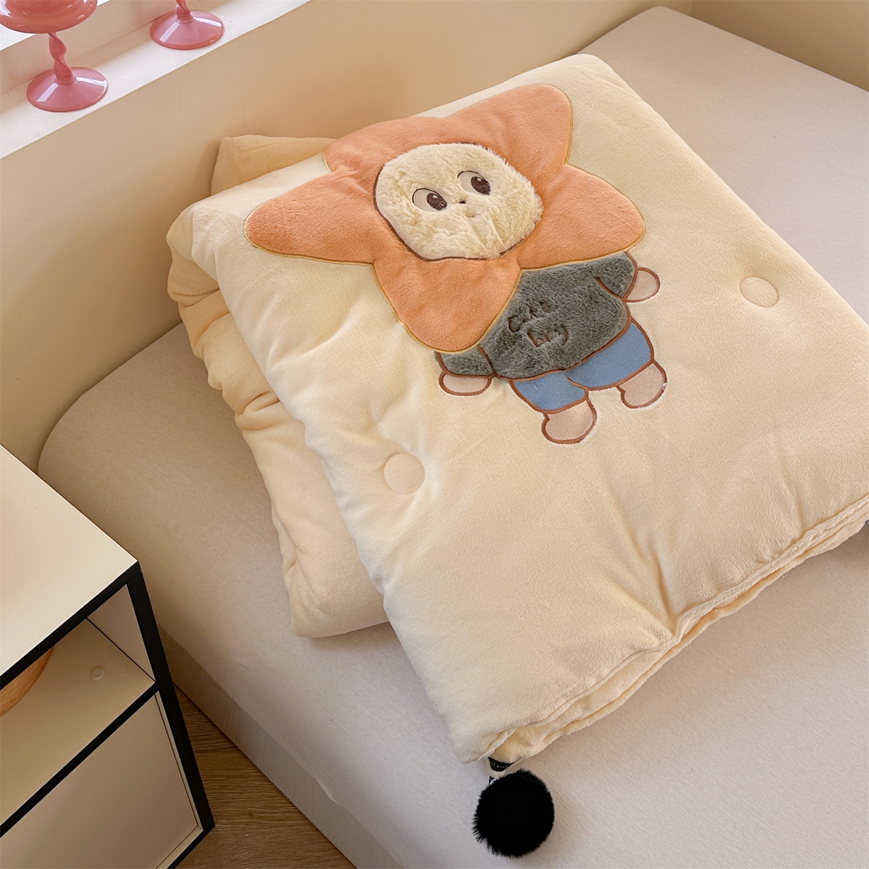 91家纺网 家纺一手货源 找家纺 暖生活 2025新款立体牛奶绒小毛球系列秋冬被被子被芯 星星宝贝