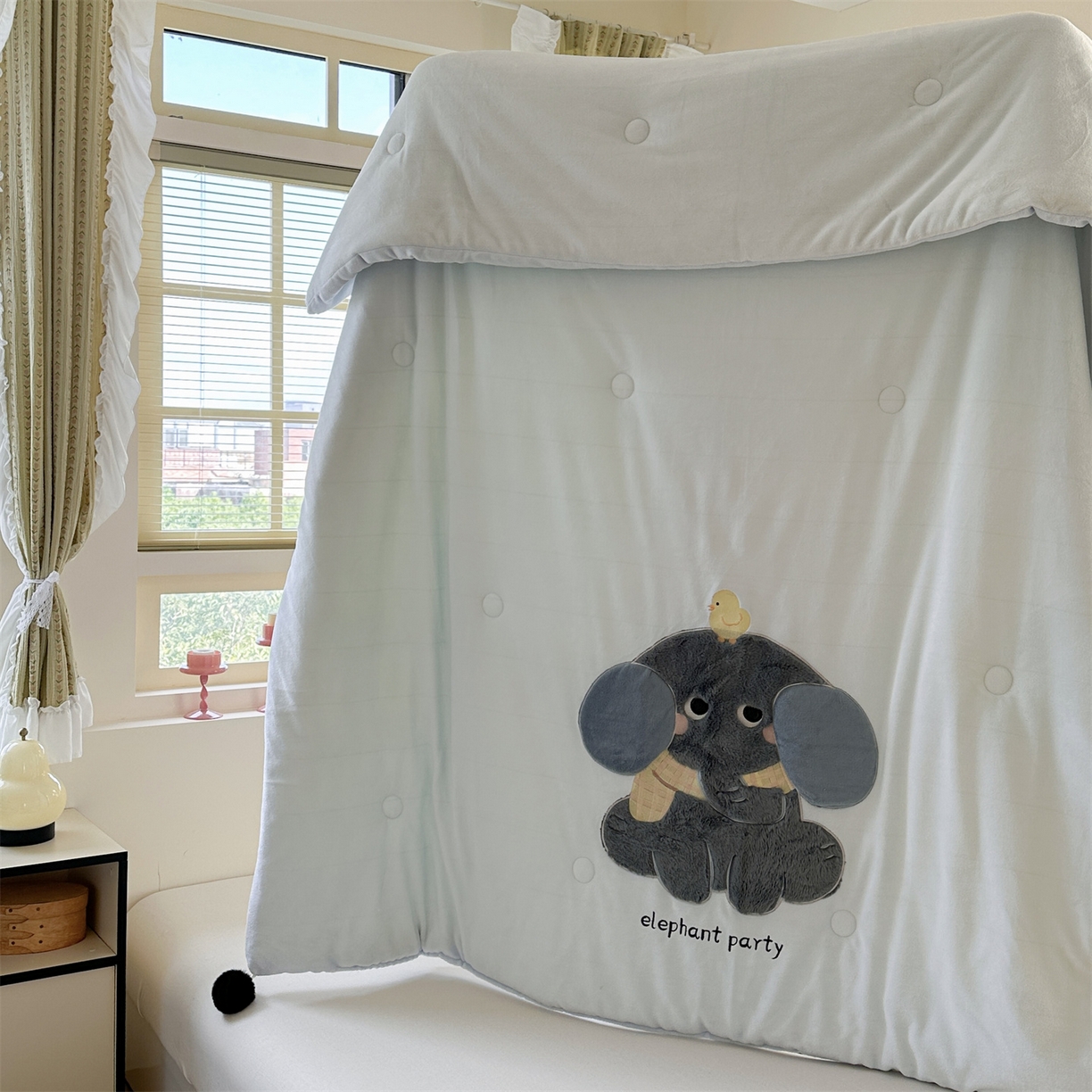 91家纺网 家纺一手货源 找家纺 暖生活 2025新款立体牛奶绒小毛球系列秋冬被被子被芯 小象和小鸡