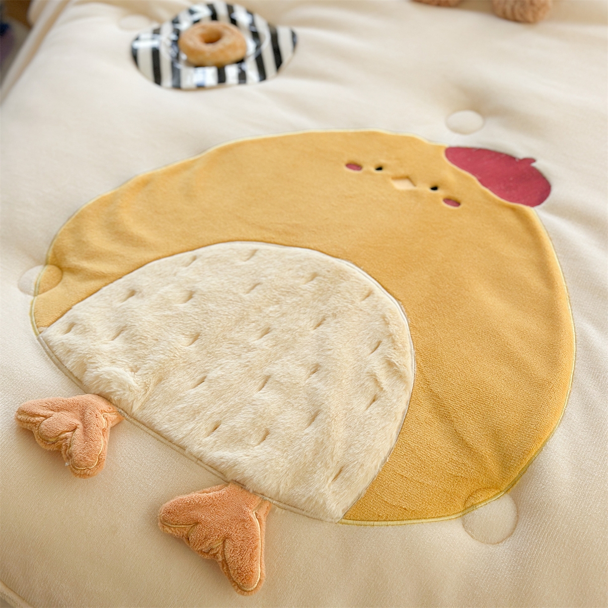 91家纺网 家纺一手货源 找家纺 暖生活 2025新款立体牛奶绒小毛球系列秋冬被被子被芯 小黄鸡