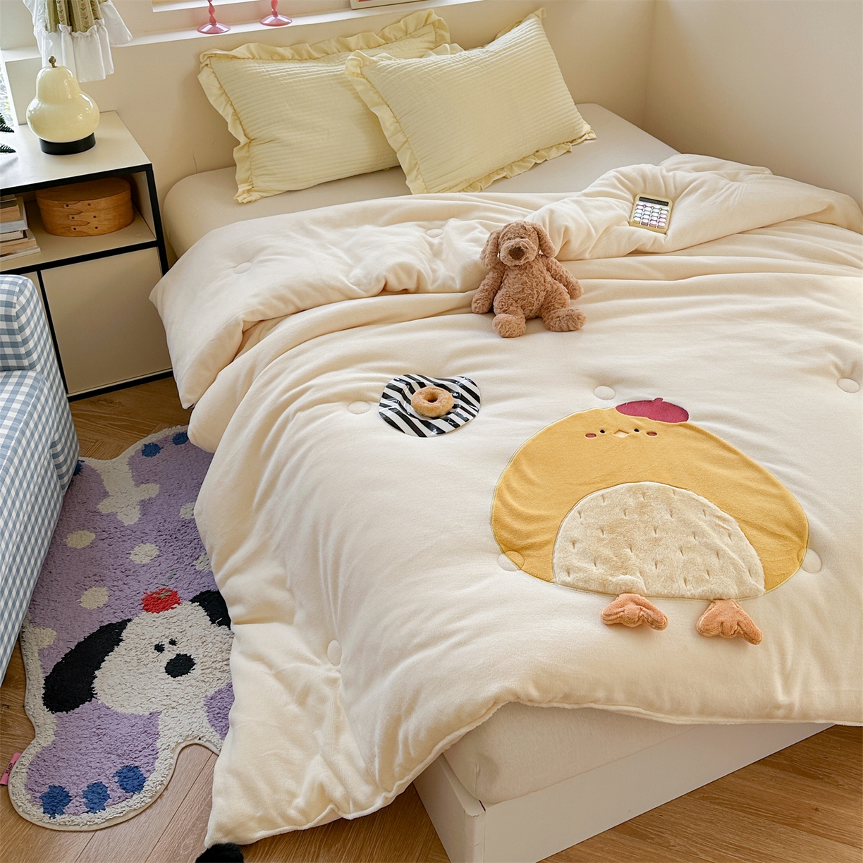 91家纺网 家纺一手货源 找家纺 暖生活 2025新款立体牛奶绒小毛球系列秋冬被被子被芯 小黄鸡