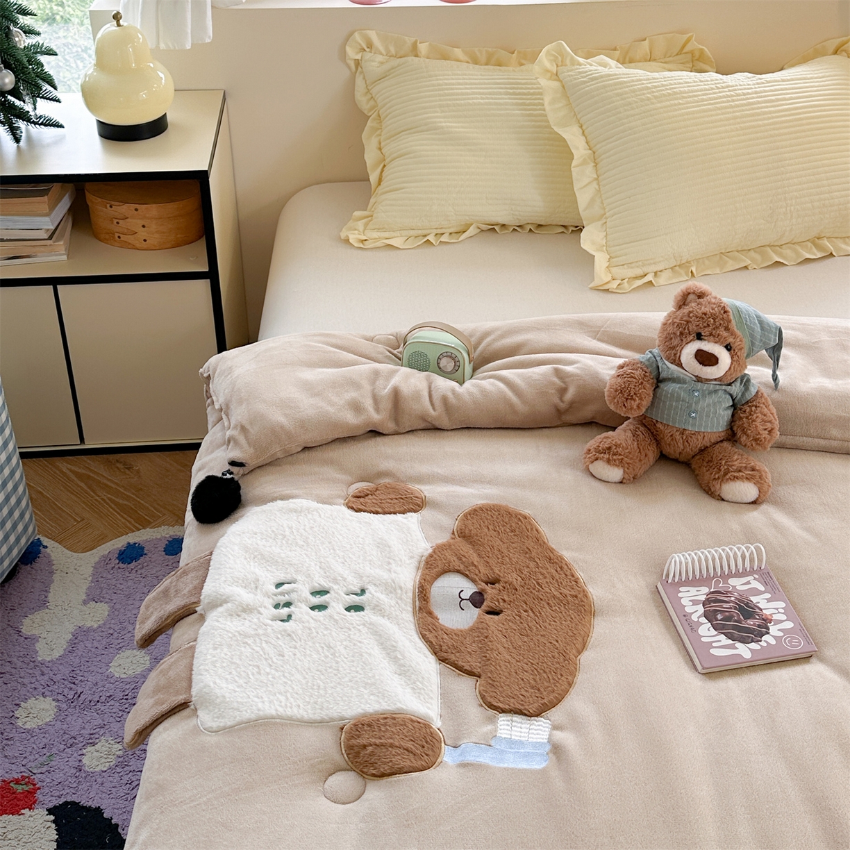 91家纺网 家纺一手货源 找家纺 暖生活 2025新款立体牛奶绒小毛球系列秋冬被被子被芯 牙刷小熊