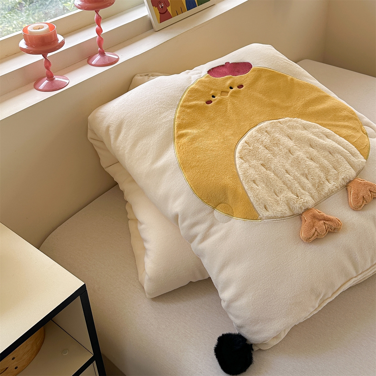 91家纺网 家纺一手货源 找家纺 暖生活 2025新款立体牛奶绒小毛球系列秋冬被被子被芯 小黄鸡