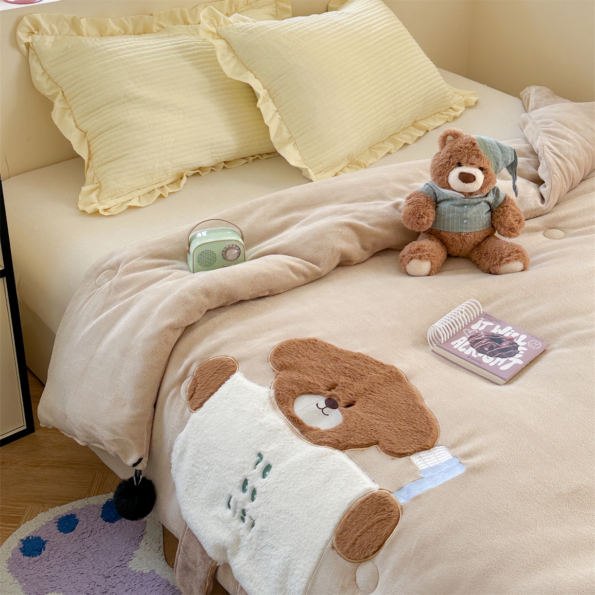 91家纺网 家纺一手货源 找家纺 暖生活 2025新款立体牛奶绒小毛球系列秋冬被被子被芯 牙刷小熊