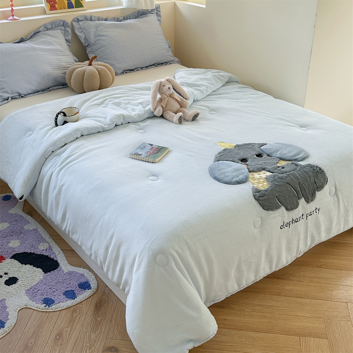 91家纺网 家纺一手货源 找家纺 暖生活 2025新款立体牛奶绒小毛球系列秋冬被被子被芯 小象和小鸡