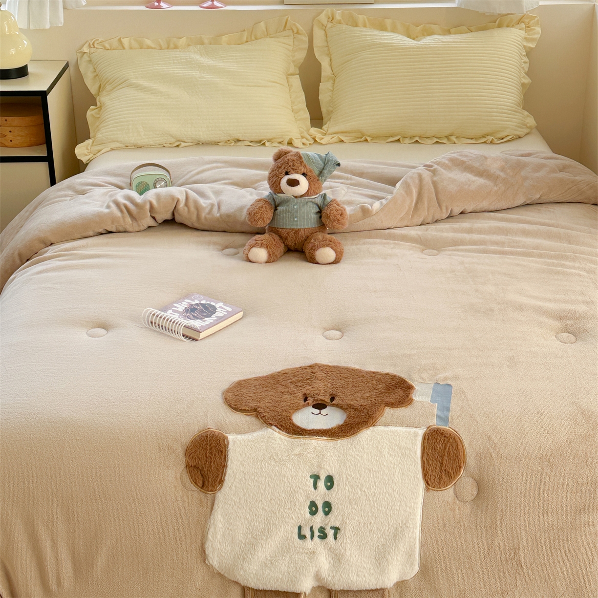 91家纺网 家纺一手货源 找家纺 暖生活 2025新款立体牛奶绒小毛球系列秋冬被被子被芯 牙刷小熊