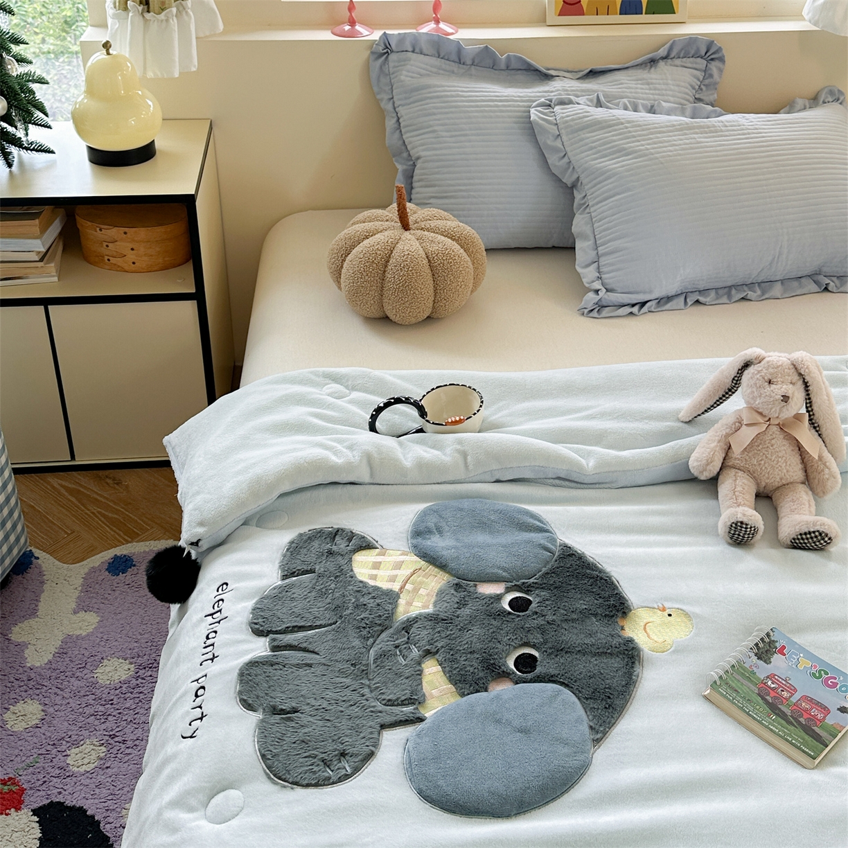 91家纺网 家纺一手货源 找家纺 暖生活 2025新款立体牛奶绒小毛球系列秋冬被被子被芯 小象和小鸡