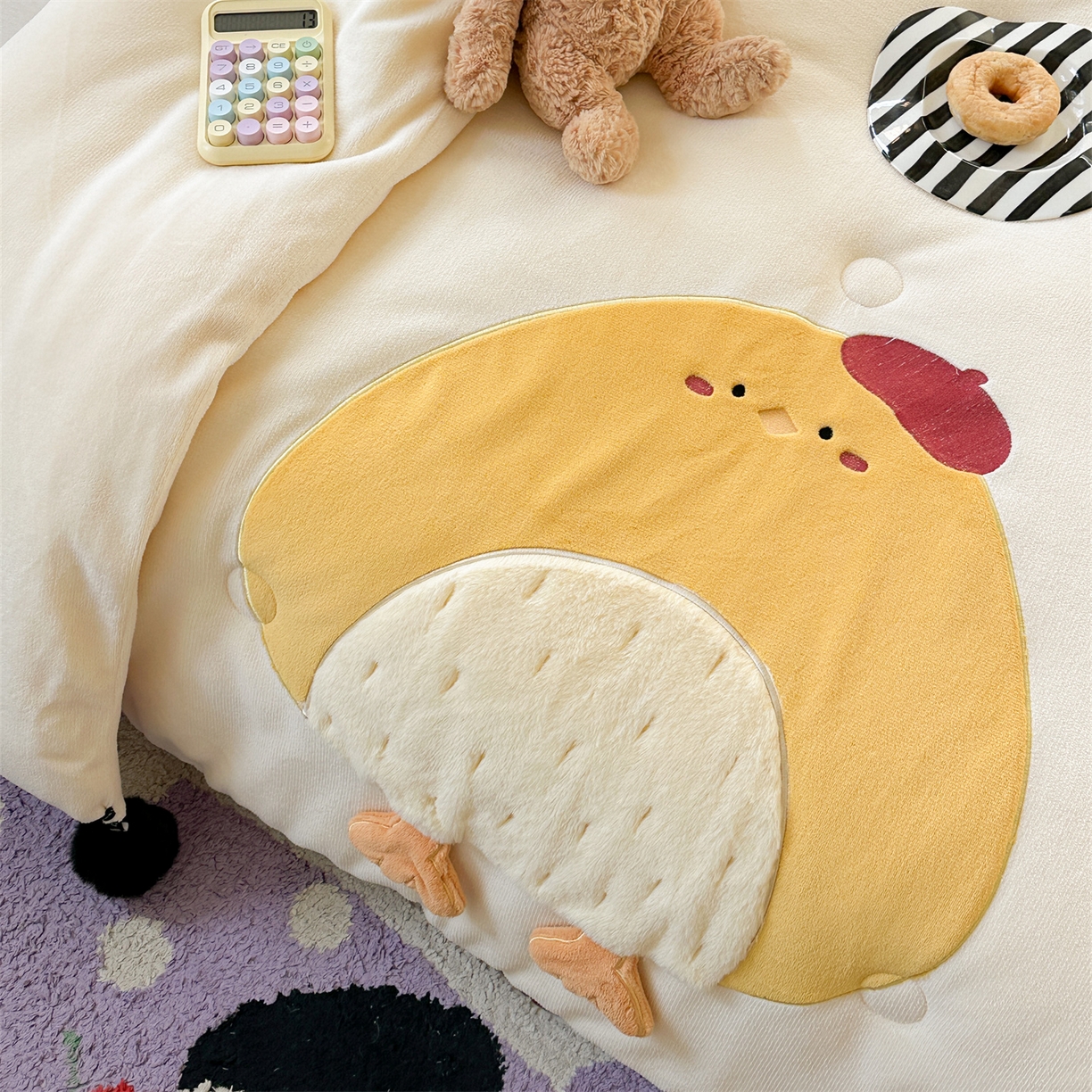 91家纺网 家纺一手货源 找家纺 暖生活 2025新款立体牛奶绒小毛球系列秋冬被被子被芯 小黄鸡