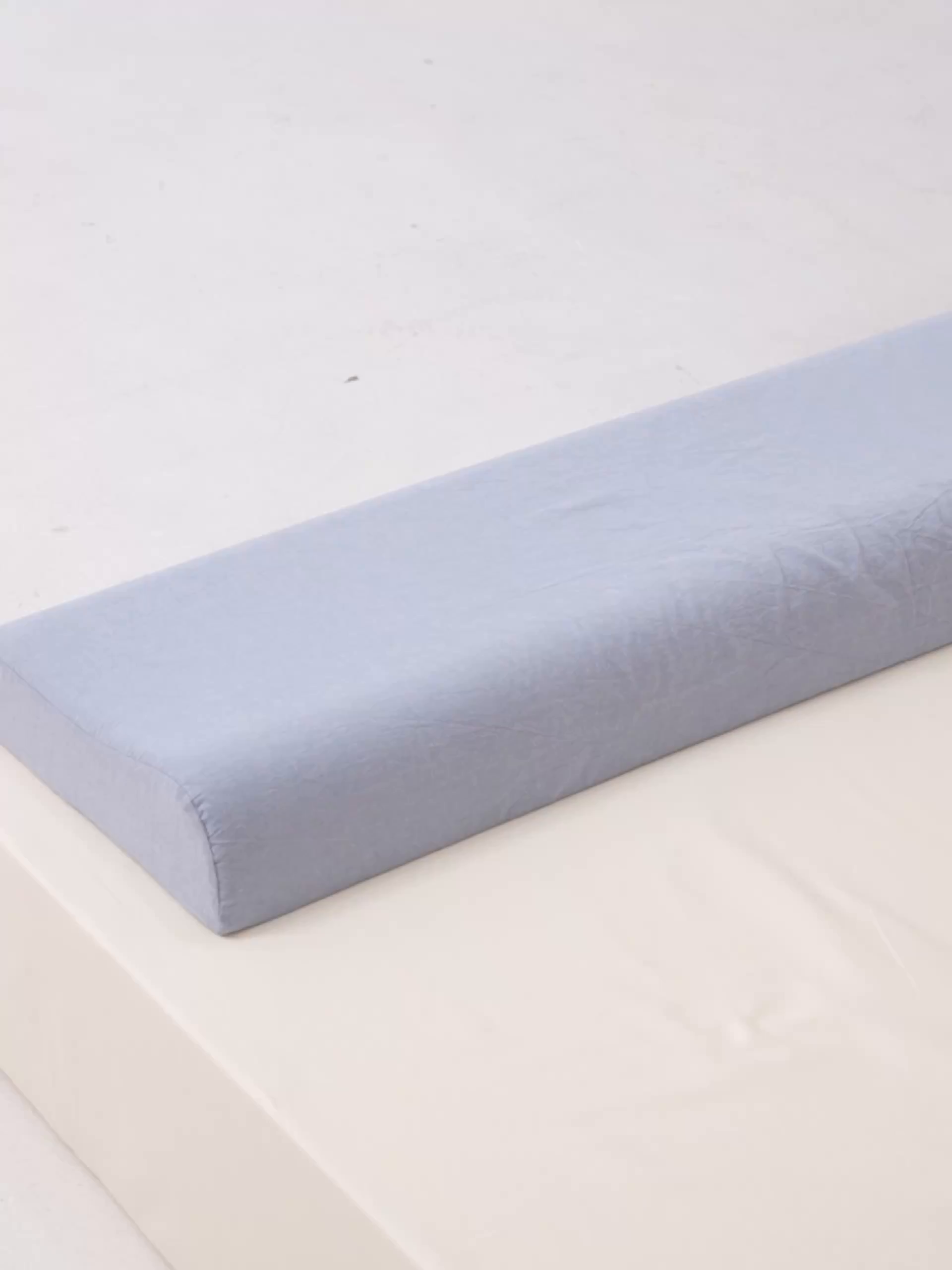 91家纺网 家纺一手货源 找家纺 （总）昕科 2025新款全棉记忆棉曲线双人长枕-纯棉水洗棉记忆棉双人枕头波浪曲线双人长枕芯