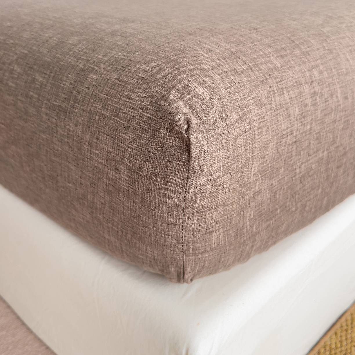 91家纺网 家纺一手货源 找家纺 灿哈家纺 2025新款纯色简约麻床笠单品床笠床笠单件单床笠 深咖