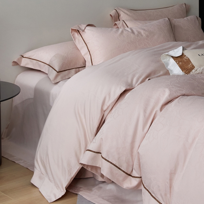 91家纺网 家纺一手货源 找家纺 琉宿家纺 2026新款长绒棉纯棉知性简雅肌理浮雕提花长绒棉四件套 奇妙之旅（玉）