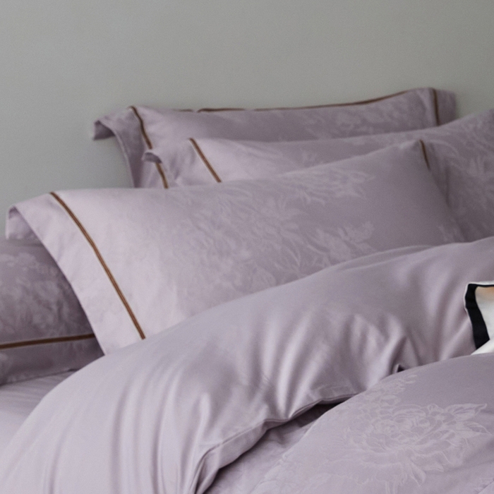 91家纺网 家纺一手货源 找家纺 琉宿家纺 2026新款长绒棉纯棉知性简雅肌理浮雕提花长绒棉四件套 宁静花开（紫）