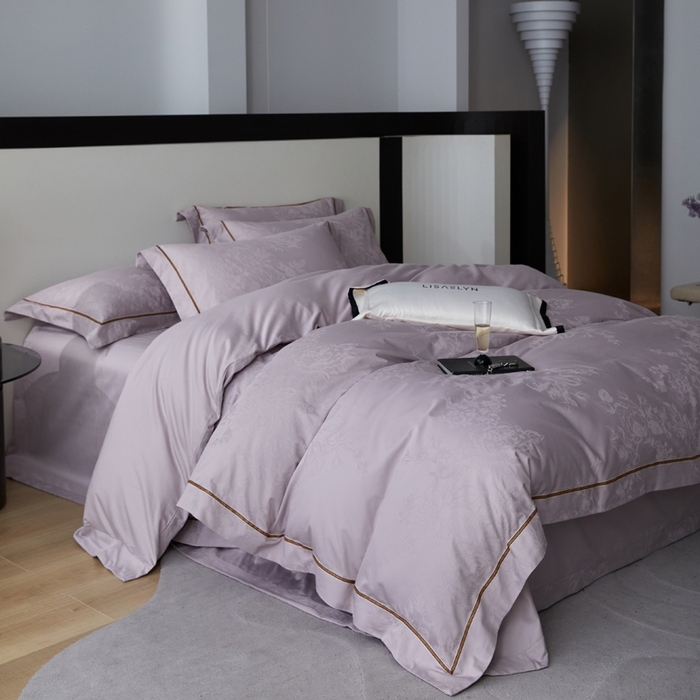 91家纺网 家纺一手货源 找家纺 琉宿家纺 2026新款长绒棉纯棉知性简雅肌理浮雕提花长绒棉四件套 宁静花开（紫）