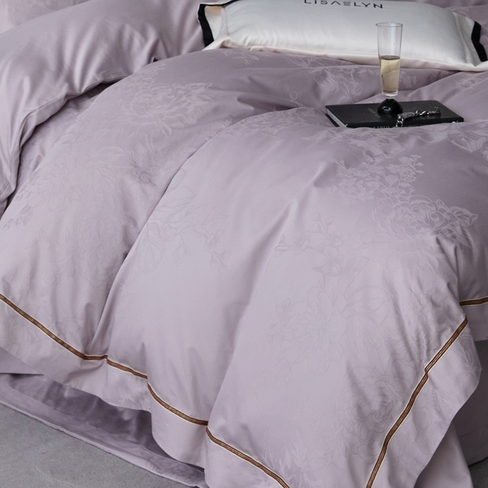 91家纺网 家纺一手货源 找家纺 琉宿家纺 2026新款长绒棉纯棉知性简雅肌理浮雕提花长绒棉四件套 宁静花开（紫）