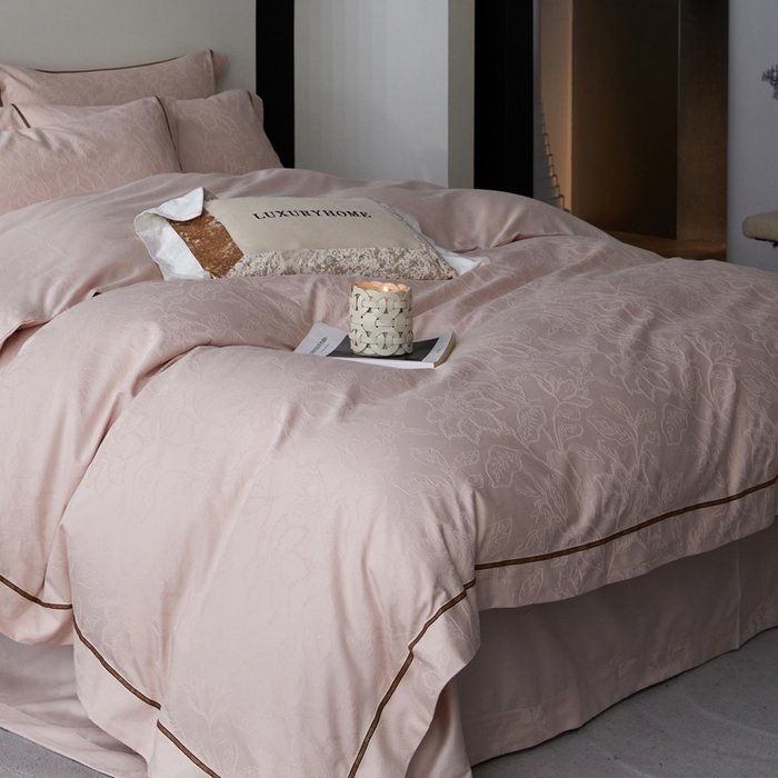 91家纺网 家纺一手货源 找家纺 琉宿家纺 2026新款长绒棉纯棉知性简雅肌理浮雕提花长绒棉四件套 奇妙之旅（玉）