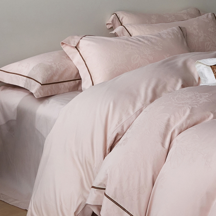 91家纺网 家纺一手货源 找家纺 琉宿家纺 2026新款长绒棉纯棉知性简雅肌理浮雕提花长绒棉四件套 宁静花开（玉）