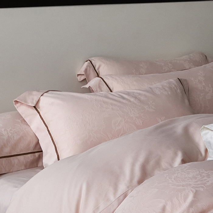 91家纺网 家纺一手货源 找家纺 琉宿家纺 2026新款长绒棉纯棉知性简雅肌理浮雕提花长绒棉四件套 宁静花开（玉）