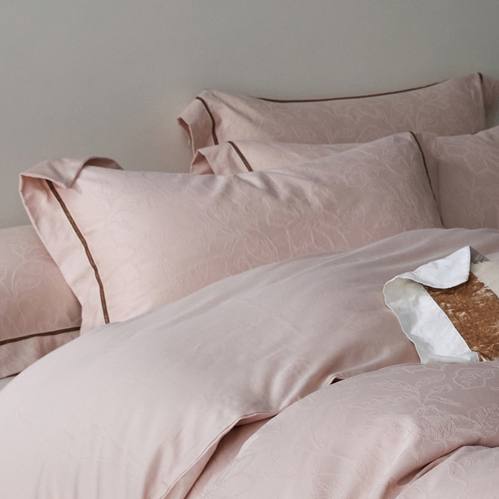 91家纺网 家纺一手货源 找家纺 琉宿家纺 2026新款长绒棉纯棉知性简雅肌理浮雕提花长绒棉四件套 奇妙之旅（玉）