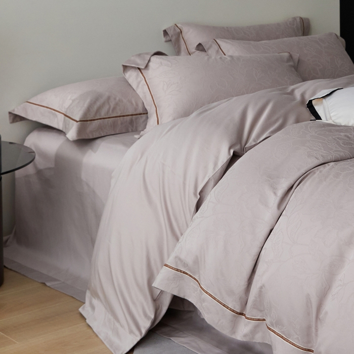 91家纺网 家纺一手货源 找家纺 琉宿家纺 2026新款长绒棉纯棉知性简雅肌理浮雕提花长绒棉四件套 奇妙之旅（灰）