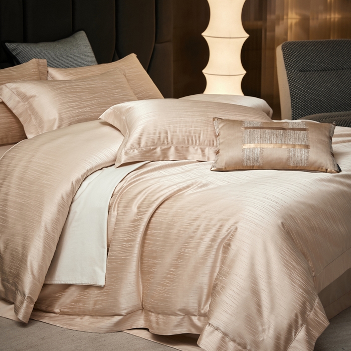 91家纺网 家纺一手货源 找家纺 琉宿家纺 2026新款臻丝高精密色织金银丝提花四件套 梦夏-香槟金