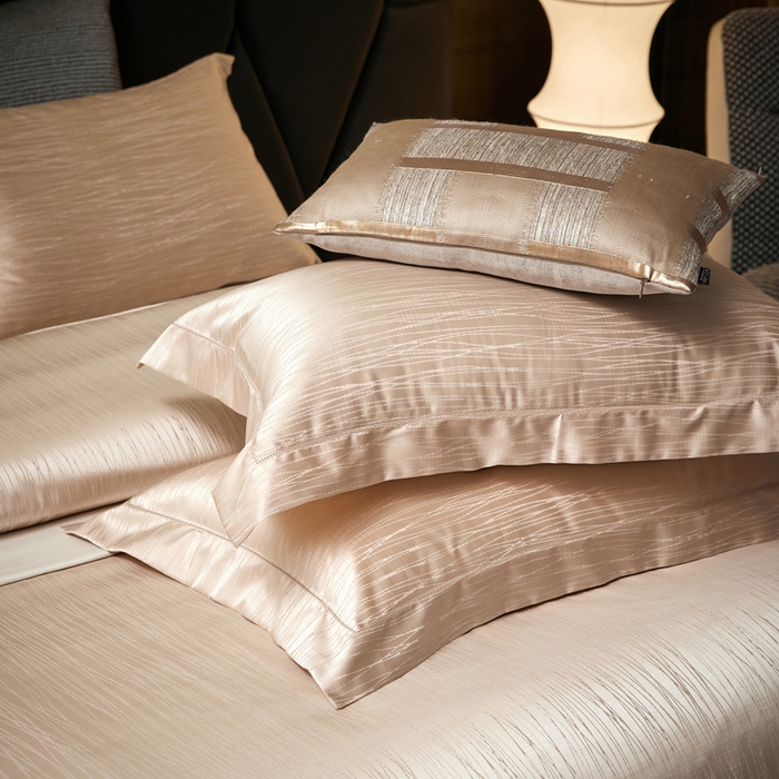 91家纺网 家纺一手货源 找家纺 琉宿家纺 2026新款臻丝高精密色织金银丝提花四件套 梦夏-香槟金