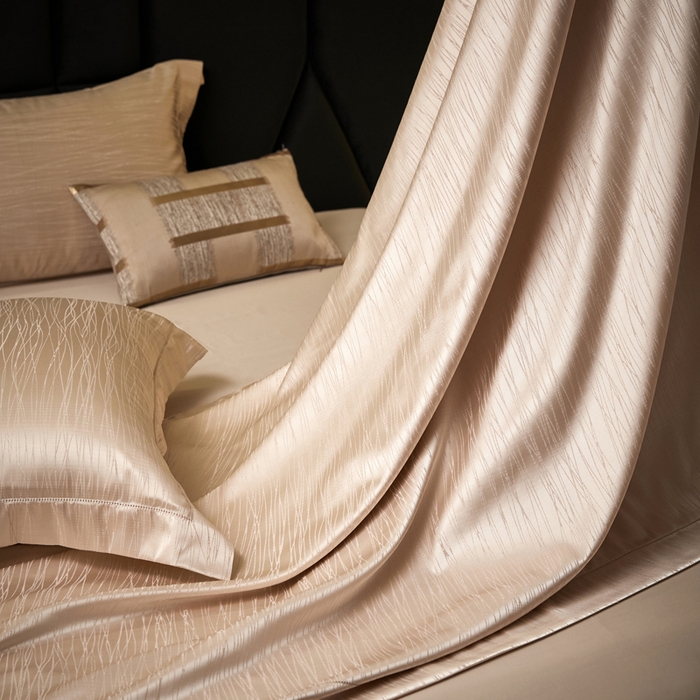 91家纺网 家纺一手货源 找家纺 琉宿家纺 2026新款臻丝高精密色织金银丝提花四件套 梦夏-香槟金