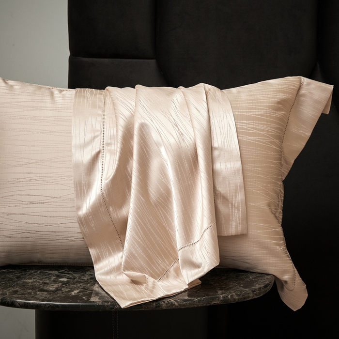 91家纺网 家纺一手货源 找家纺 琉宿家纺 2026新款臻丝高精密色织金银丝提花四件套 梦夏-香槟金