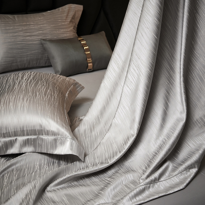 91家纺网 家纺一手货源 找家纺 琉宿家纺 2026新款臻丝高精密色织金银丝提花四件套 梦夏-高级灰