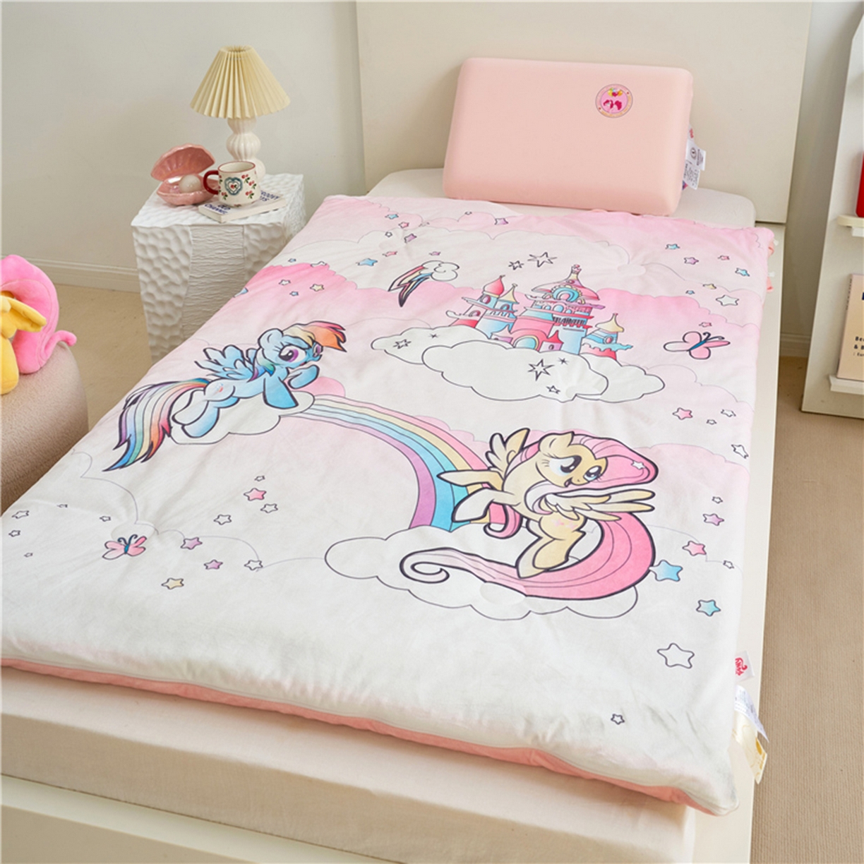 91家纺网 家纺一手货源 找家纺 百利卡通（原迪士尼家纺） 2025新款小马宝莉防踢被 云端城堡