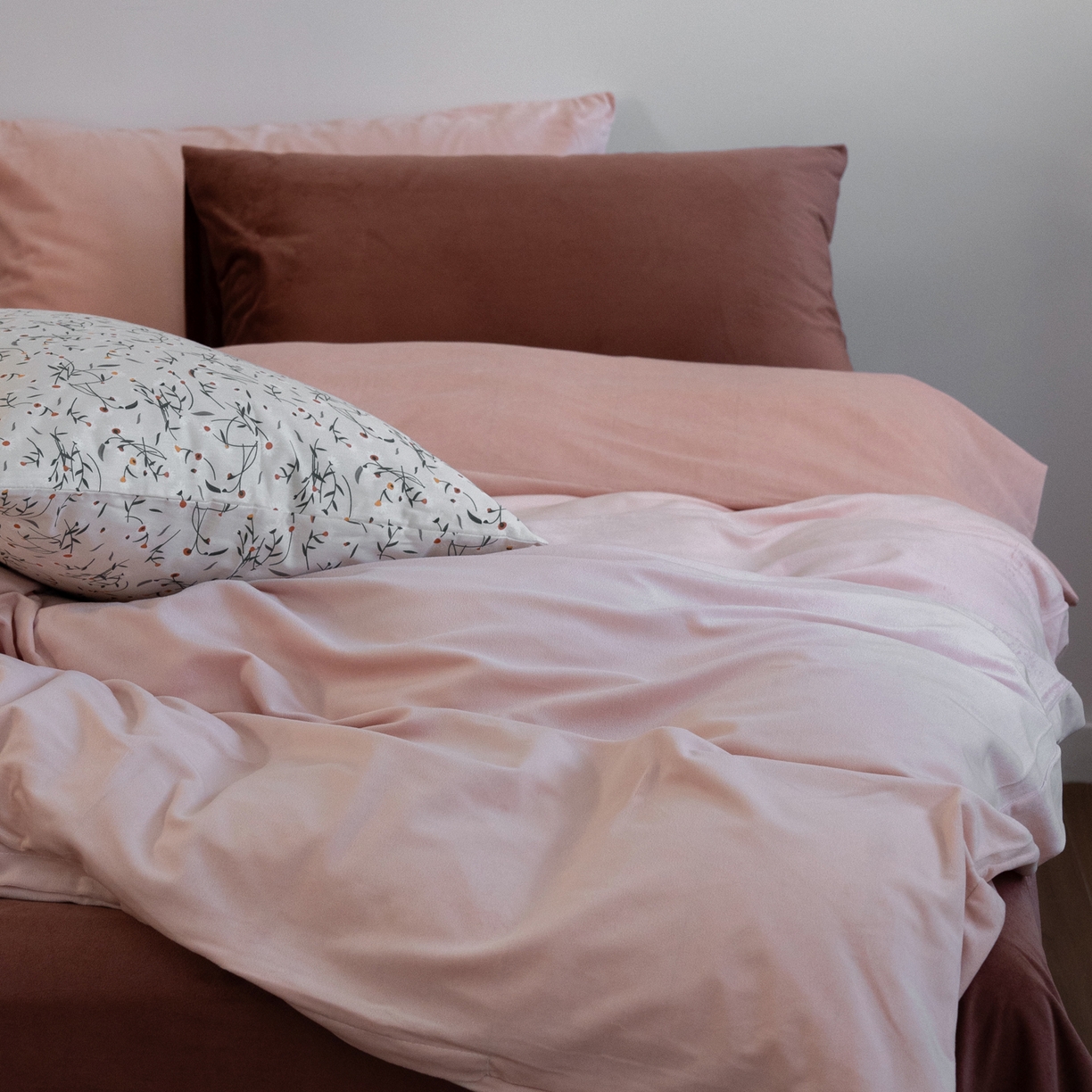 91家纺网 家纺一手货源 找家纺 例外 2025新款高克重天鹅绒四件套-时光里 时光里-玉粉