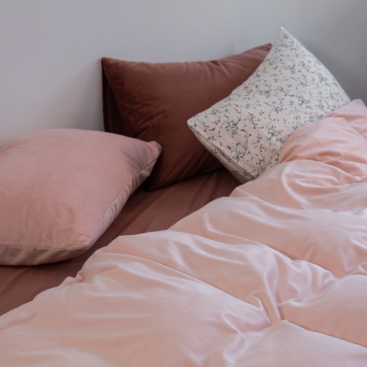 91家纺网 家纺一手货源 找家纺 例外 2025新款高克重天鹅绒四件套-时光里 时光里-玉粉