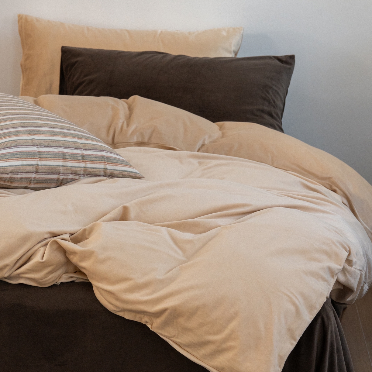 91家纺网 家纺一手货源 找家纺 例外 2025新款高克重天鹅绒四件套-时光里 时光里-奶茶