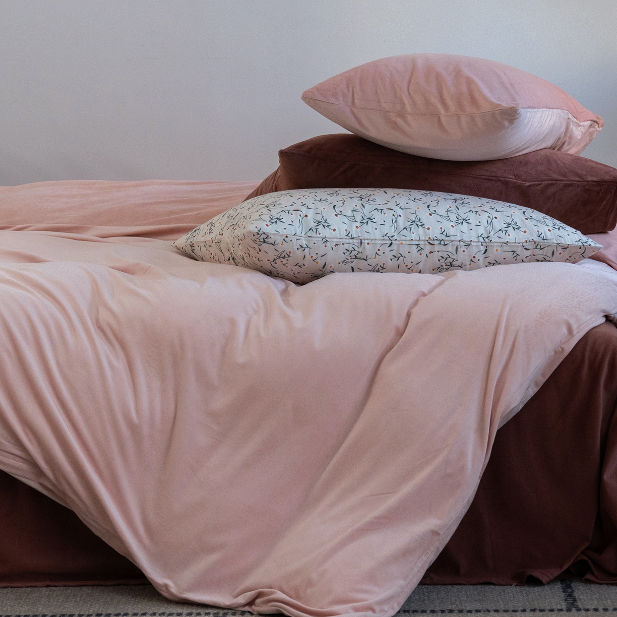 91家纺网 家纺一手货源 找家纺 例外 2025新款高克重天鹅绒四件套-时光里 时光里-玉粉