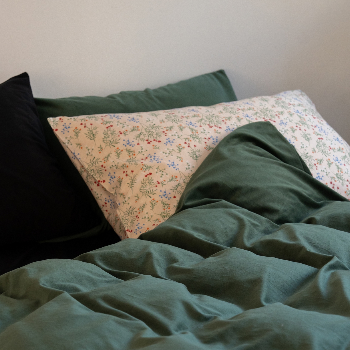 91家纺网 家纺一手货源 找家纺 例外 2025新款高克重天鹅绒四件套-时光里 时光里-墨绿